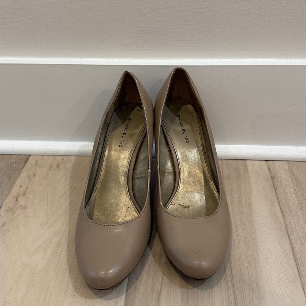 Bandolino Beige Heels size 9.5